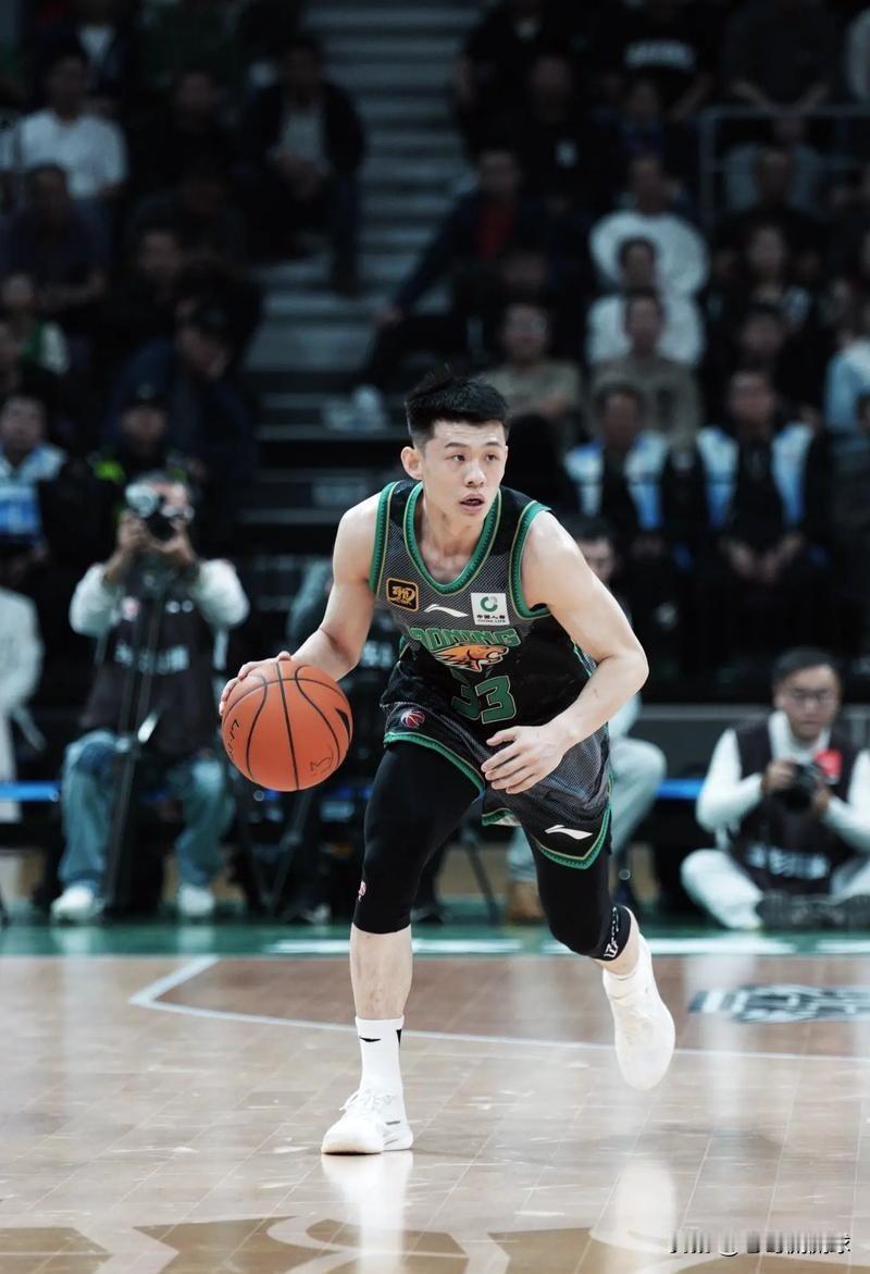 辽宁本钢大将王岚嵚真是太惊艳了！在今天辽宁本钢客场以88：71大胜江苏肯帝亚的比