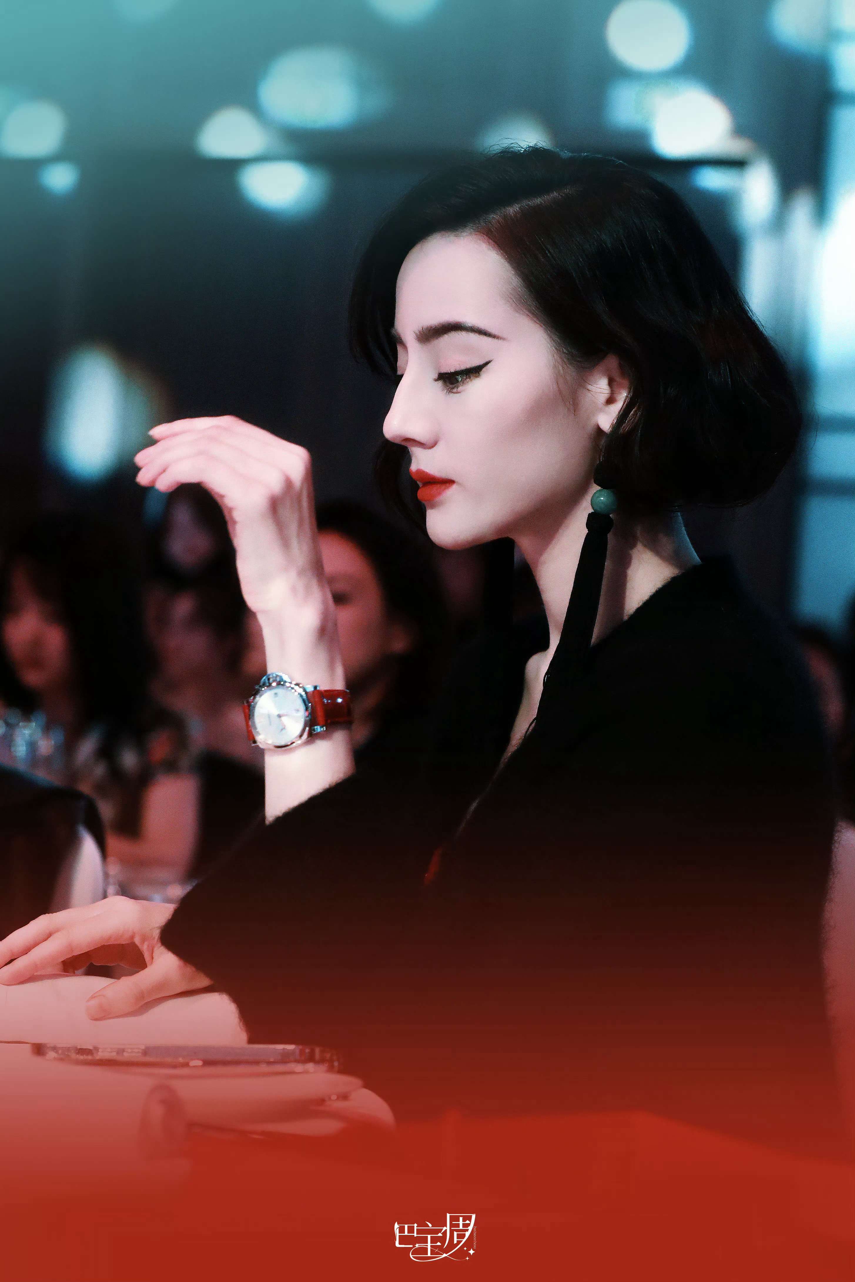 愚人节站姐团建 cr logo【迪丽热巴】孩子们你们看看谁来了 