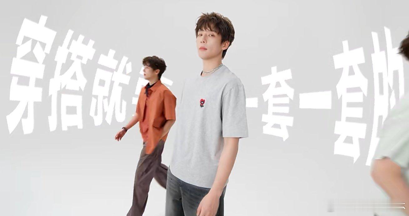 森马可真有一套就爱王安宇这一套   王安宇夏日穿搭一套一套的！💙 森马这款天空