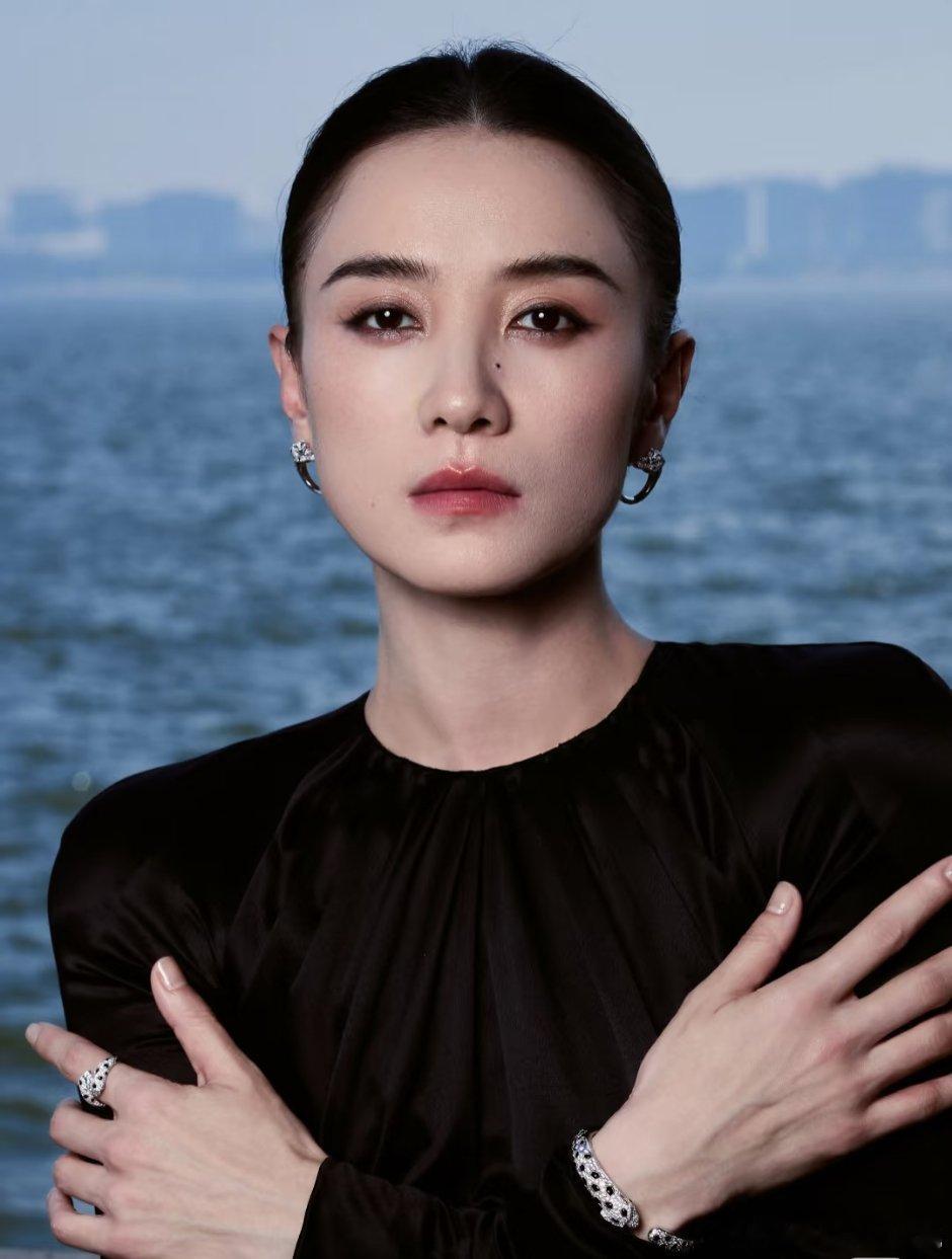 白玉兰表演奖获奖男女演员珠宝系列💎宋    佳: 卡地亚靳    东: 戴比尔