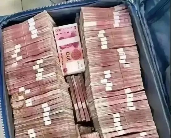 啥是洗钱？你买彩票中800万，国家扣20%的税，到手640万。有人找上门，拿70