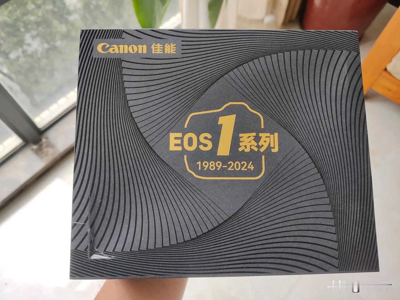 感动常在，感谢佳能！最早用过EOS 1N，然后EOS 1D Mark II，再到