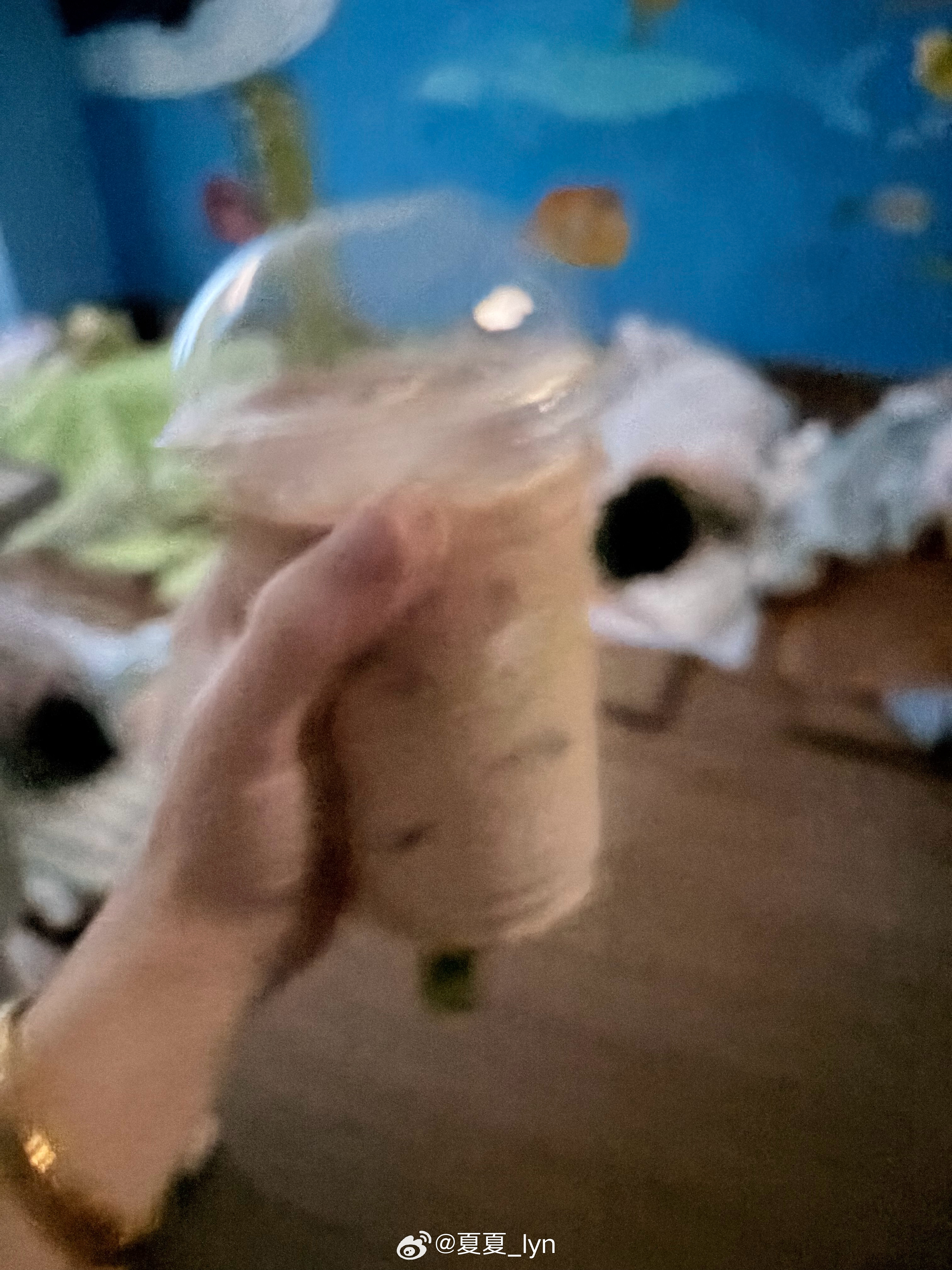 为我的卖力工作，再自罚一杯！ 