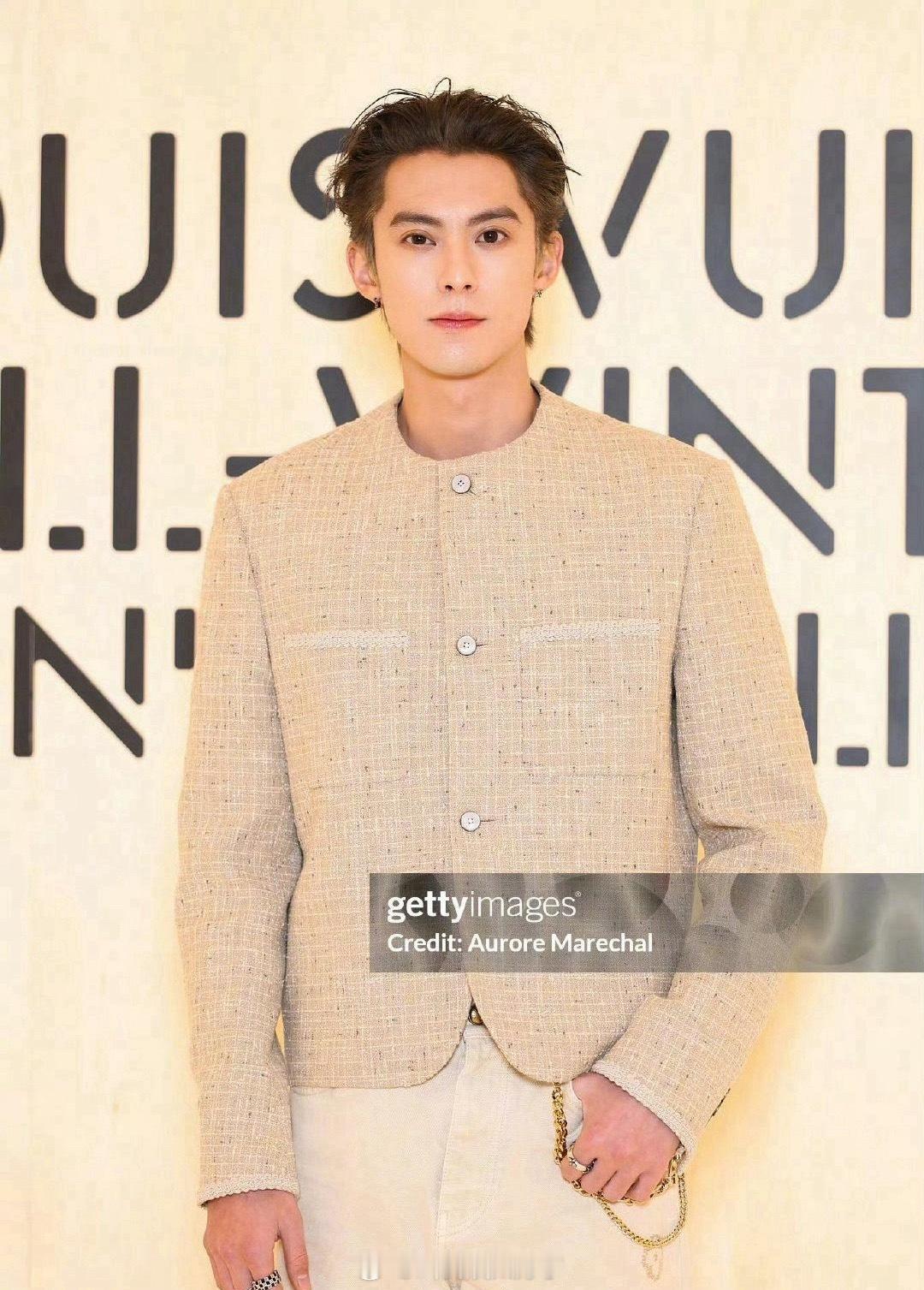 王鹤棣lv大秀的G社生图，状态很好啊！LV大秀