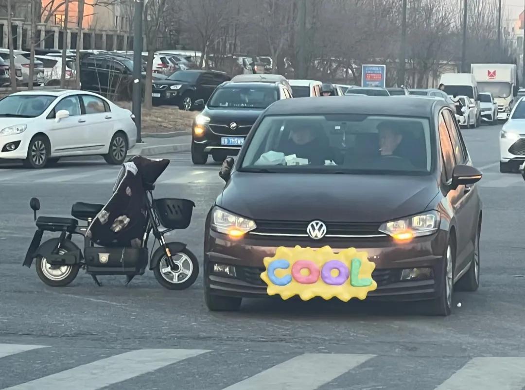 东北有多冷？撞了都得车里解决！