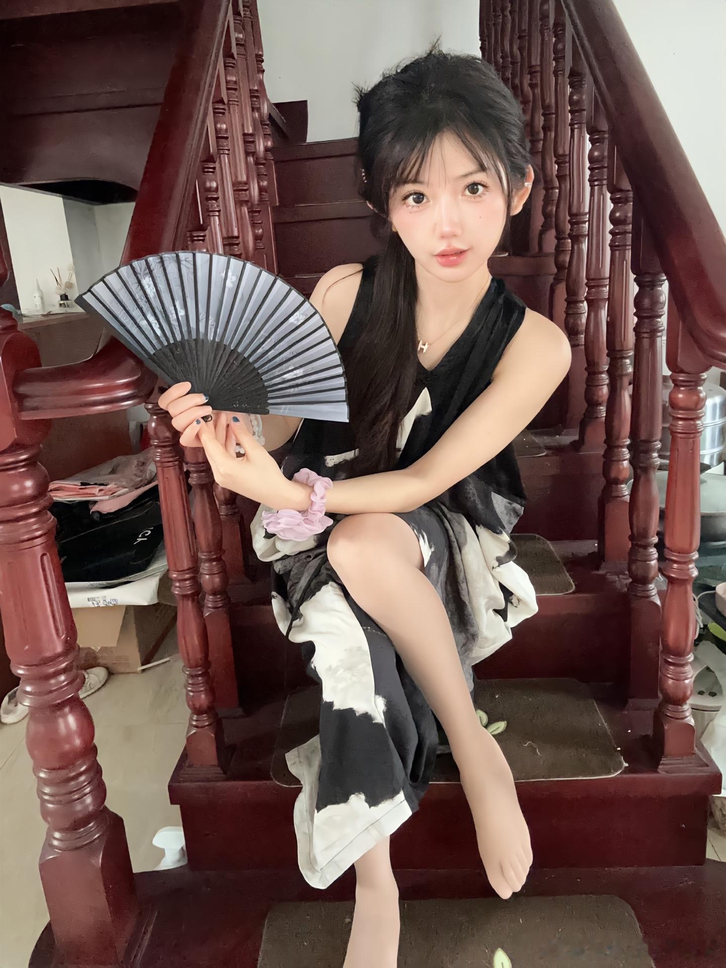 肉色丝袜配古风旗袍～ ​​​