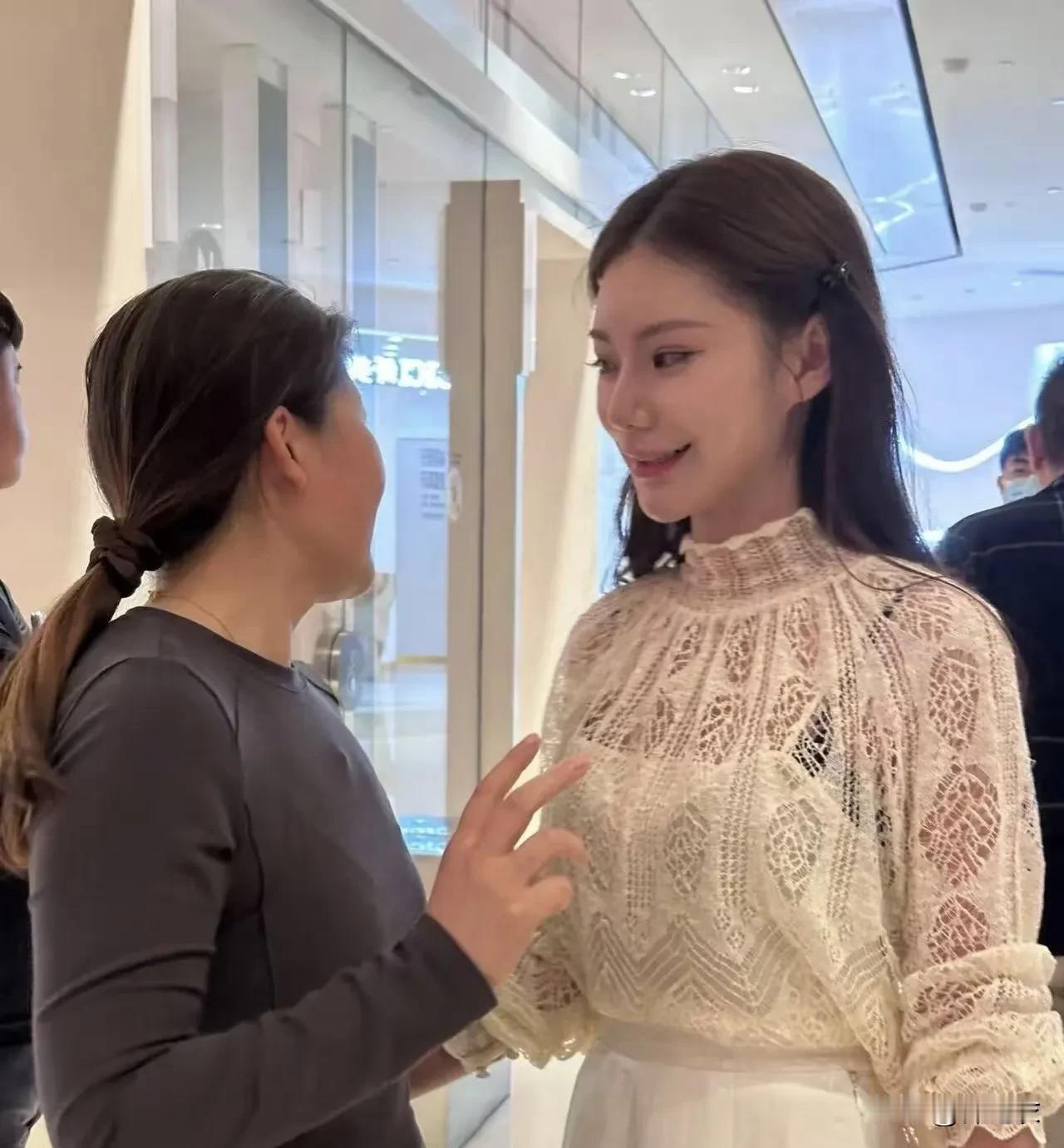 汪小菲马筱梅现在不管是带孩子还是不带孩子都会被部分网友批评，不过有网友毫不同情的