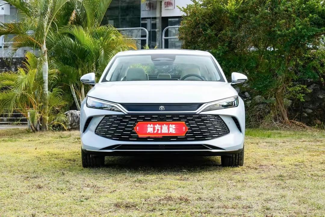 比亚迪第五代DM技术升级，亏电油耗降10%，秦L DM-i后续OTA
 
在新能