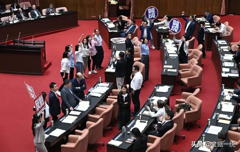 台立法机构通过“两国论”提案  获国民党支持

台立法机构今天（5日）通过了一个