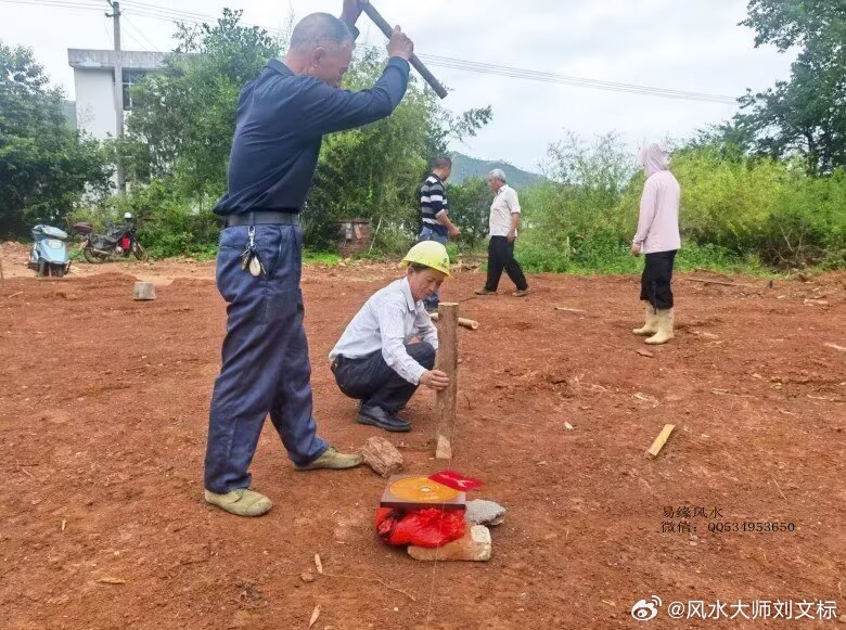 通过罗盘实地校准龙脉走向，你会发现陵区建筑轴线与地磁方位的精妙呼应，读懂古人如何