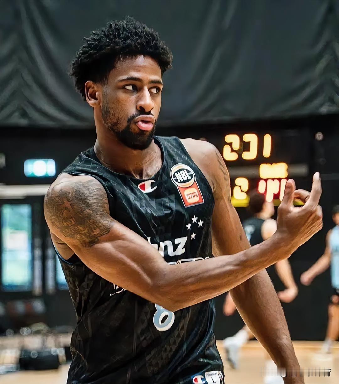 发现了吗？这才是辽篮签约布罗金顿的真正原因。
辽篮即将签约布罗金顿，很多球迷可能