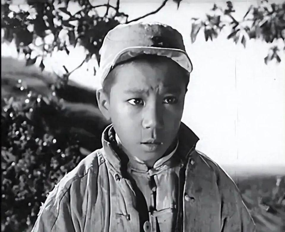 刚看完经典老电影《鸡毛信》，便去搜索了海娃的扮演者。没想到今年5月29日凌晨，曾