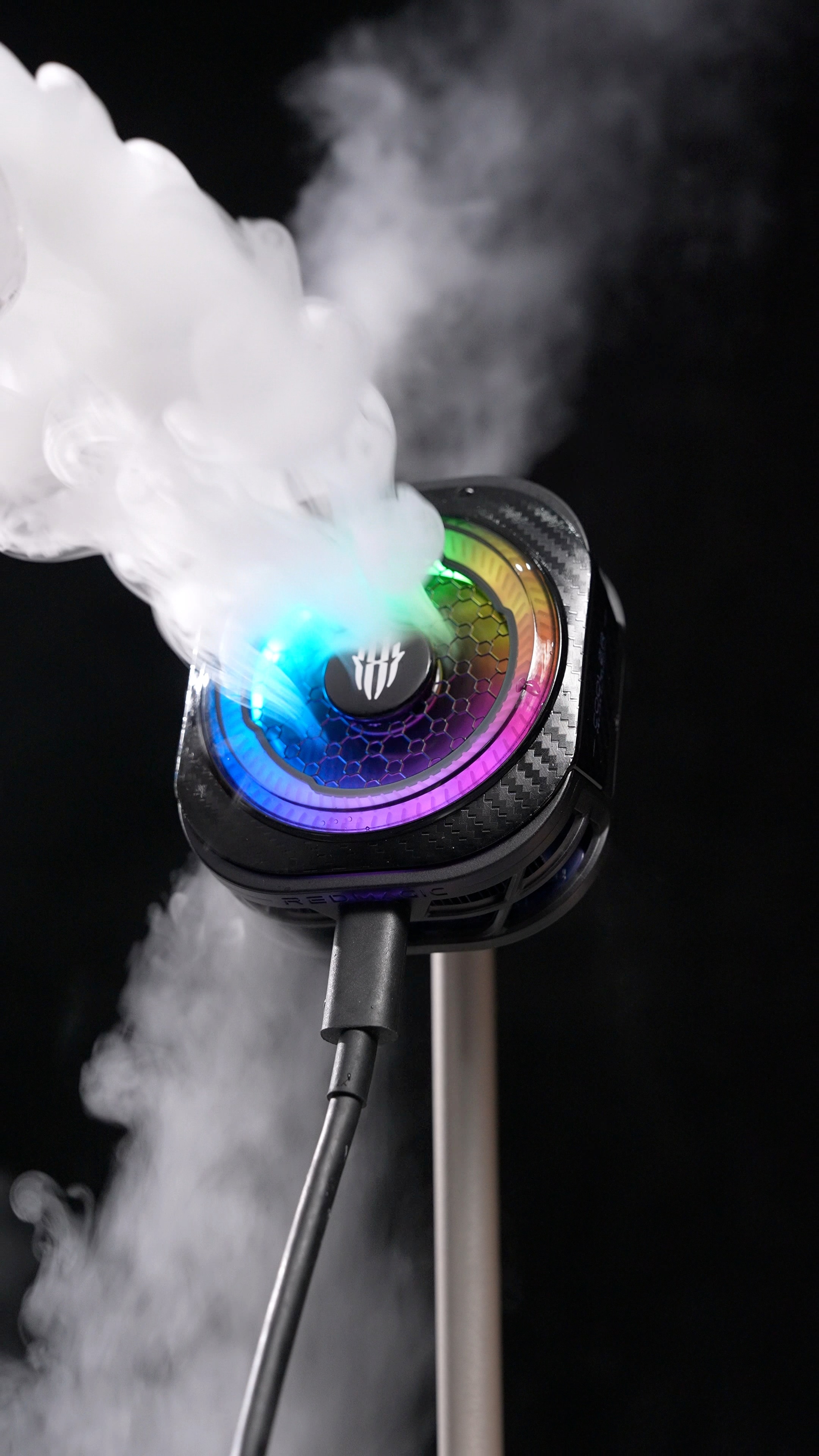 这散热器真猛，极速冰塔、可以拿它冰可乐啦！红魔的最新散热器8Pro~