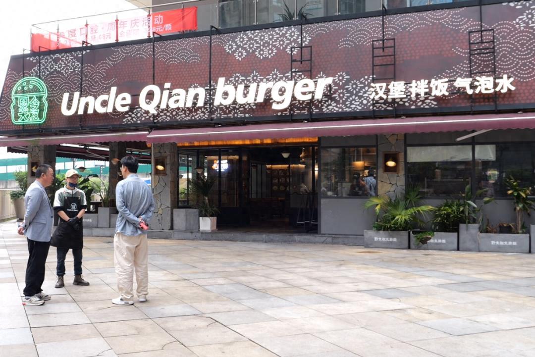 “谁占理？”贵阳，17岁小伙在汉堡店打工14天，因蒸饭柜丢失被辞退，该拿1700