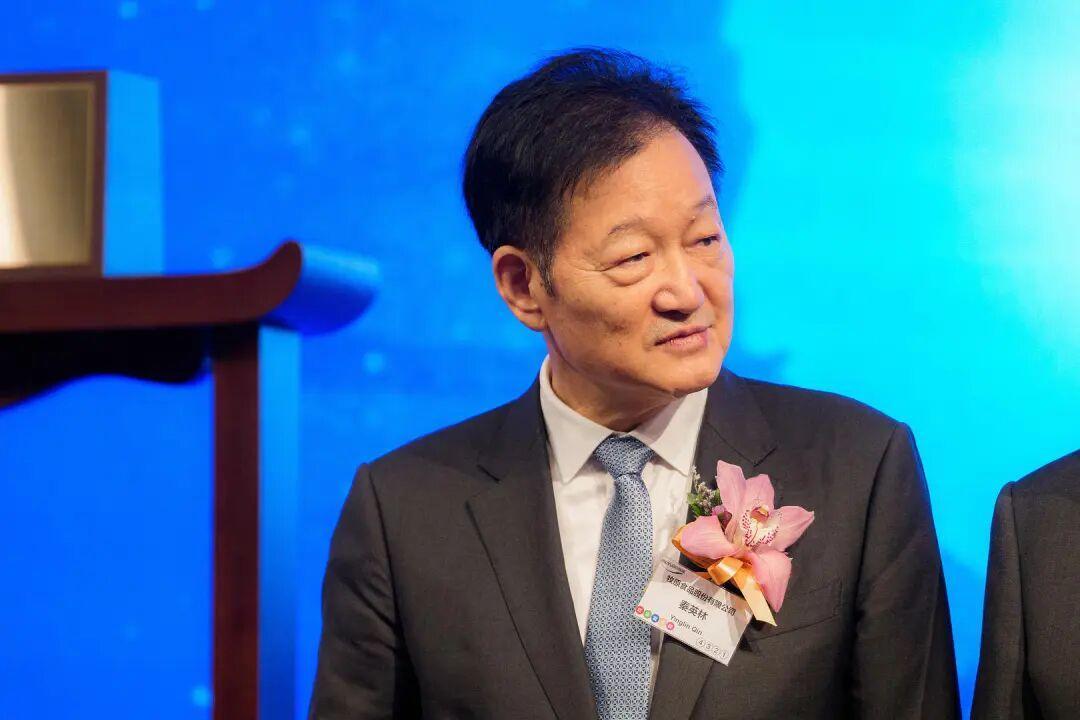 #河南首富辞任牧原股份董事长#【“河南首富”秦英林，辞任牧原股份董事长！“95后