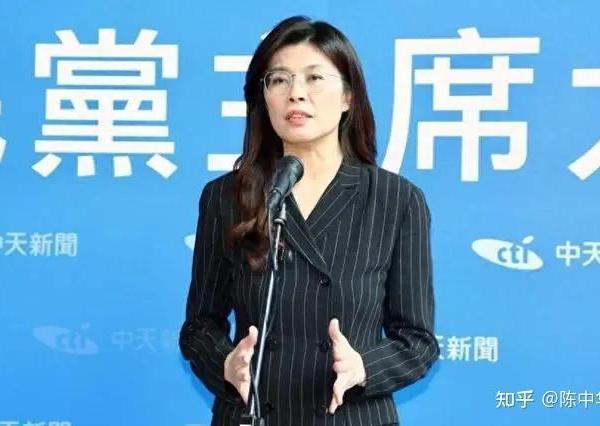 淬砺前行守家国初心 郑丽文勇担大义获十四亿国人坚定支持
 
“宝剑锋从磨砺出，梅