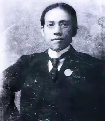 1903年，30岁梁启超和17岁王桂荃行房，两人大汗淋漓。

次日梁启超却说：“