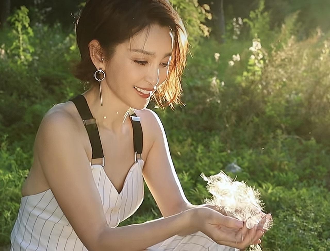 我觉得李冰冰姐姐好美，谁能想到已经五十，状态应该是女星中