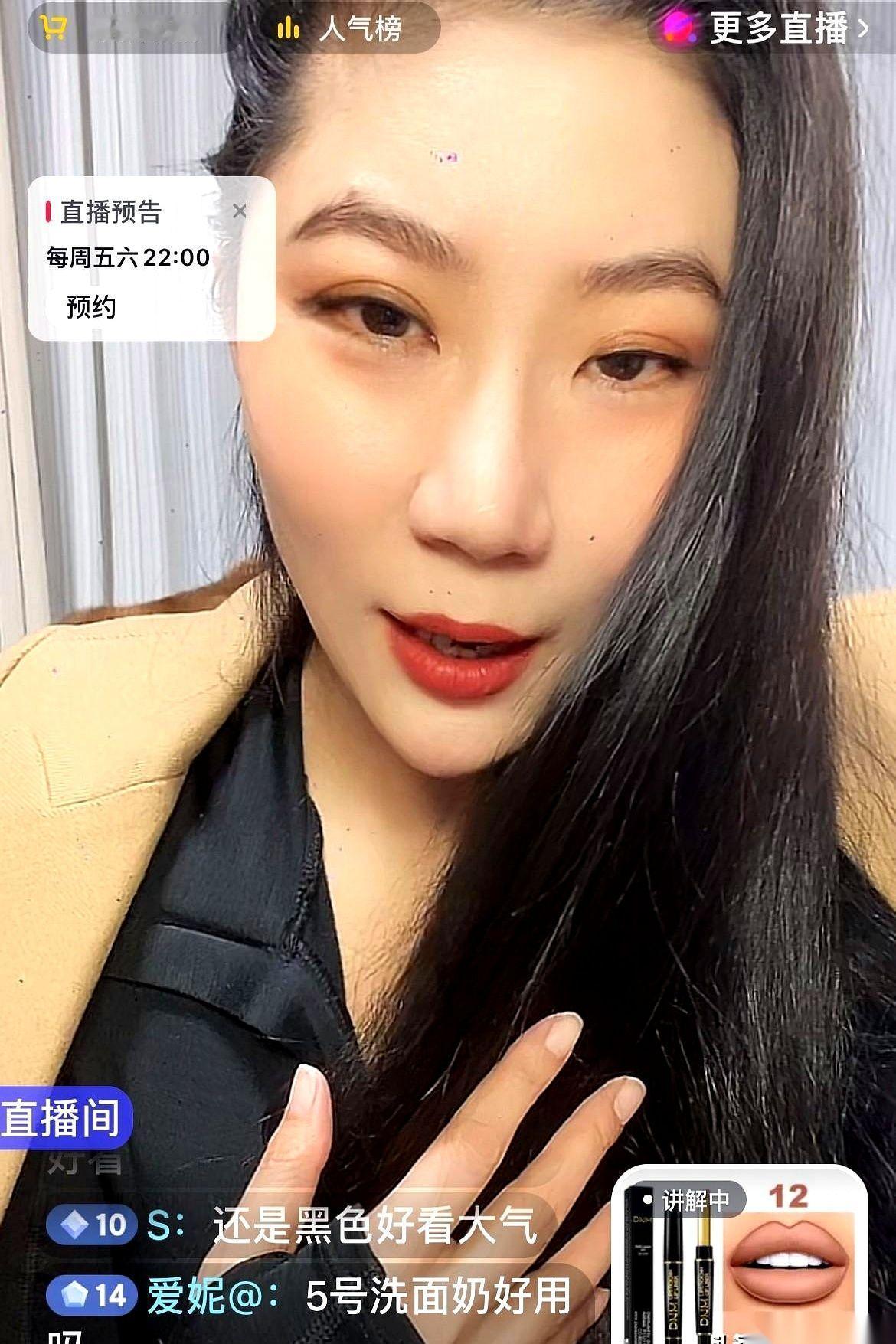 我靠，今晚的CoCo，我差点没认出来。
那个天天一身黑，酷得像个女杀手的CoCo