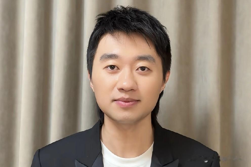 2月27日，赵子豪更新生活动态，并配文“看《飞驰人生》，悟人生真理，哈哈哈哈哈”