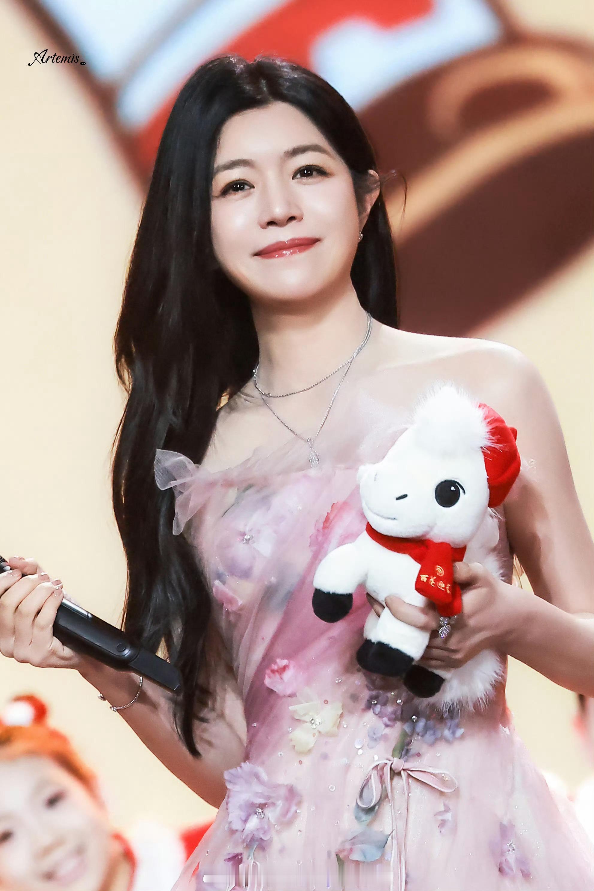 章子怡、易烊千玺、龚俊、谭松韵、陈都灵、于适、刘浩存、陈妍希、李云霄，百花迎春路