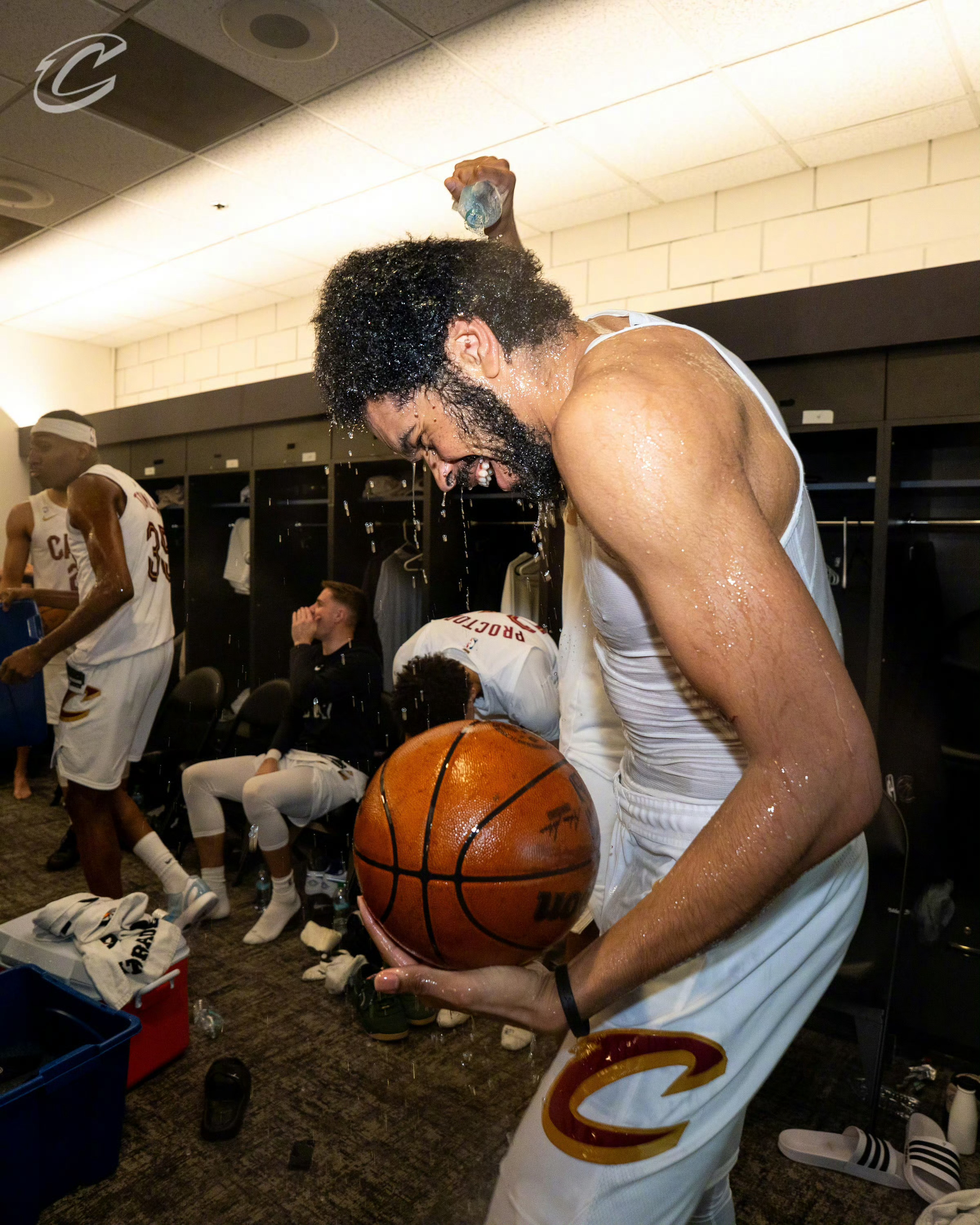 骑士克利夫兰骑士新赛季篮不住 一起洗个澡吧家人们