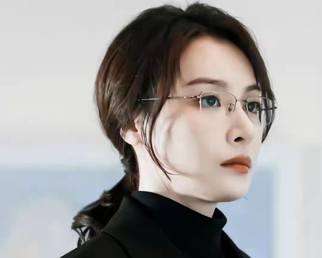 《狂飙》里最大的赢家是谁？
当属高启兰。
他的两个哥哥虽说一个死一个坐牢，但高启