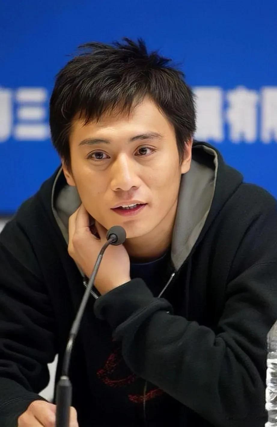 2000年，巴心巴肝的刘烨爱上了如火如荼的谢娜。

2006年，谢娜在媒体面前失