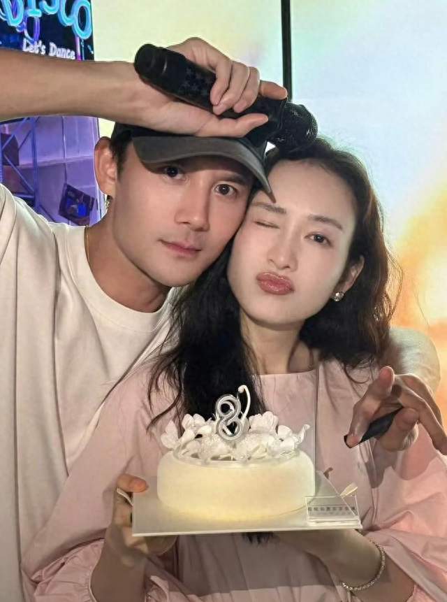 王凯现身王鸥生日宴，一张合照回应十年绯闻