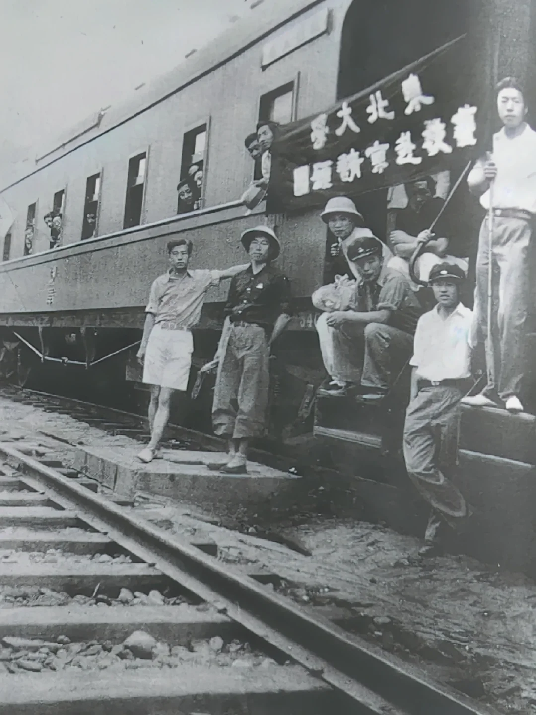 救亡呼声：方大曾镜头下抗日救亡学生运动