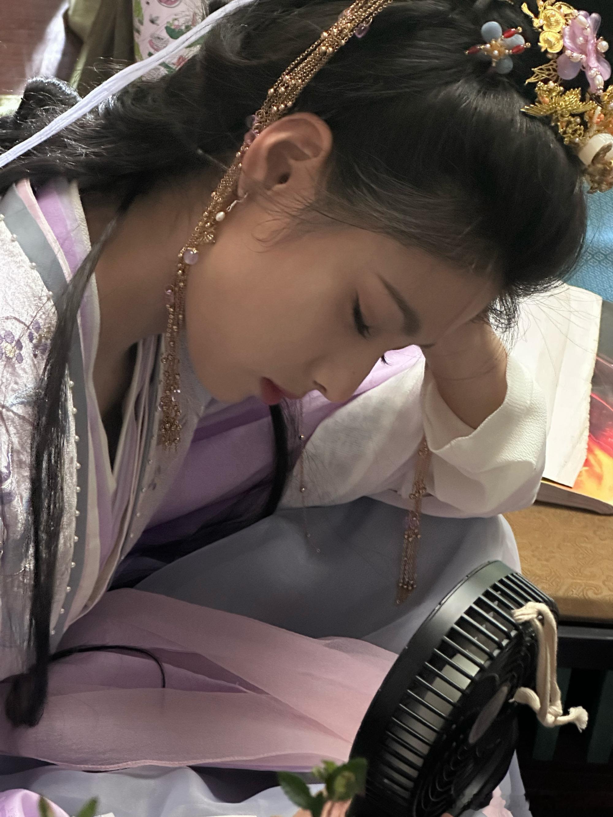 艾米   am艾米谢嘉鱼am艾米雀骨𝓔𝓽𝓮𝓻𝓷𝓪𝓵 𝓽𝓱𝓸?