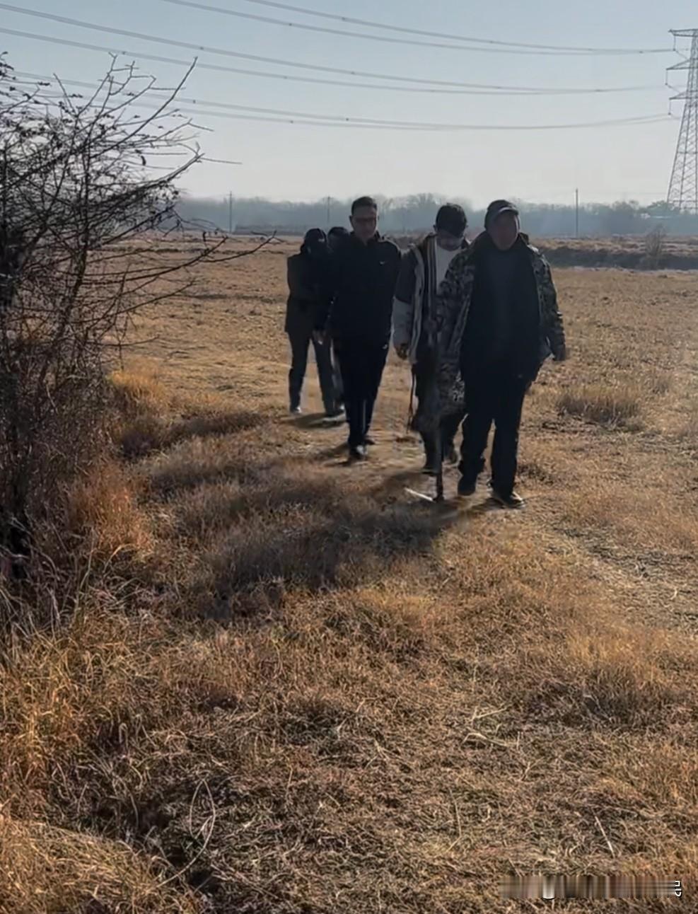 真就是血浓于水（一）
      当初为了我爷的那点财产，我爸他们弟兄三人闹得老