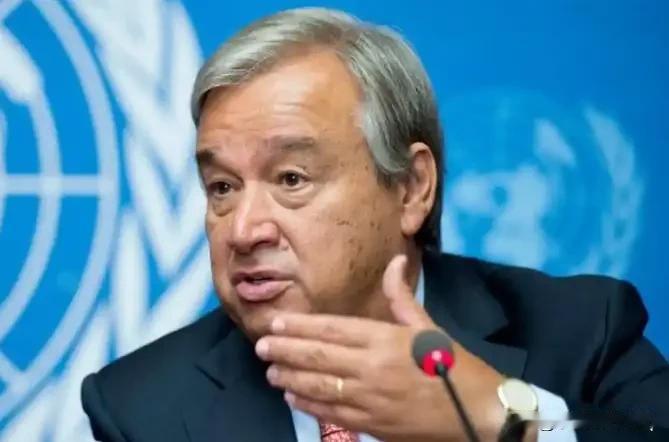 美国女子发帖吐槽白宫发言人引来特工！卡罗琳当时是质疑一个提问的男记者是假新闻记者