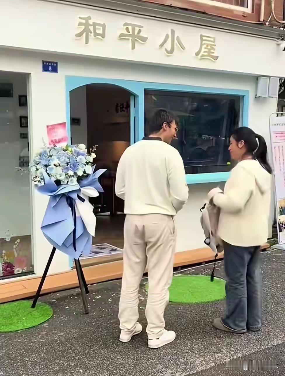 国际友人单挑汉奸卖国贼，马库斯加油！
     小区居民自治小组收取商铺每月80