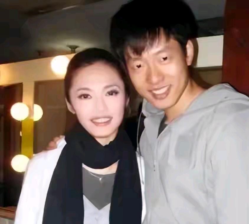 “一步错，错两步”，姚晨让凌潇肃明白了爱情是最不靠谱的东西，
当初爱的有多么深刻