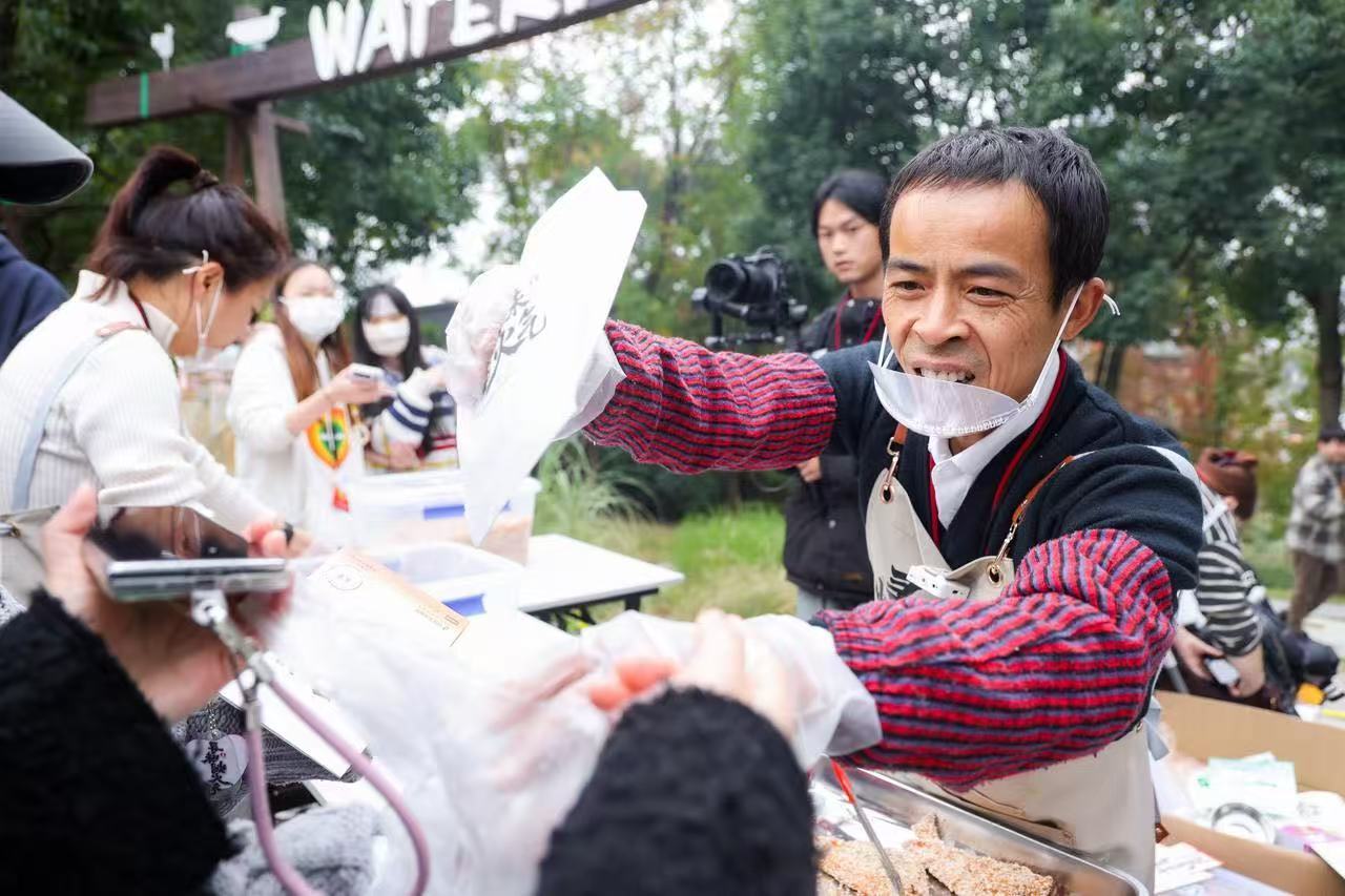 张颐武谈地方文旅爆火都说小屏幕撬动大文旅，从打铁花到景德镇吆喝，短视频确实带火了