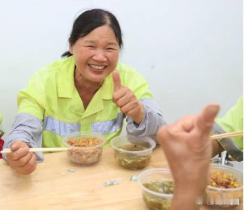 台州一碗猪肉饭让环卫工人暖胃更暖心 最见功力的是“持续性”的设计。不办一次性活动