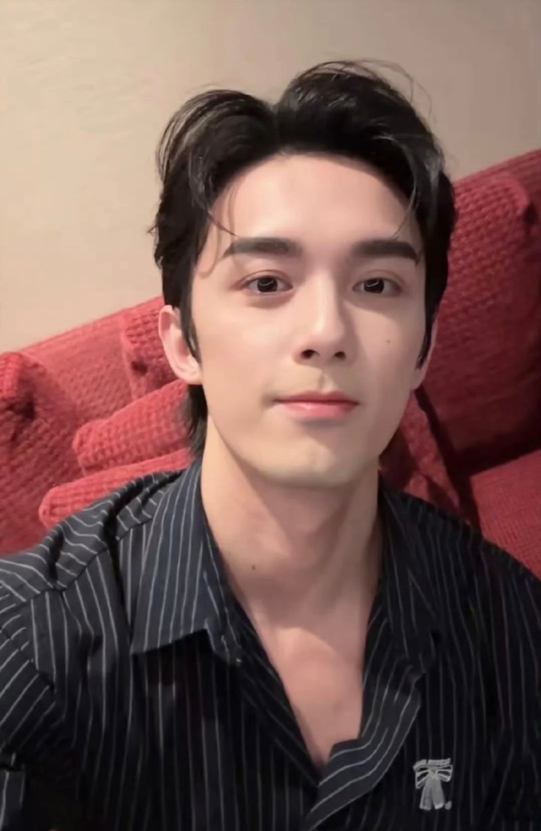 吴露可逃cp粉这是嗑红色格子还是嗑✌️呢？ ​​​