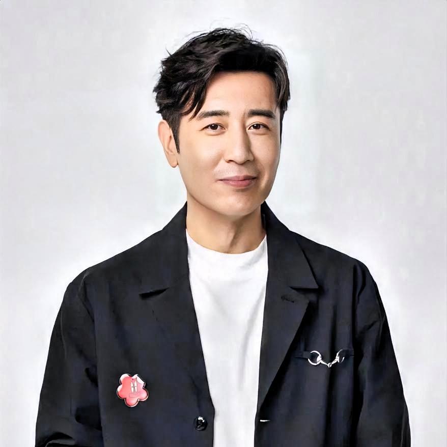 - 角色塑造千人千面：于和伟出道至今已塑造超50个风格迥异的角色。如在《三国》中