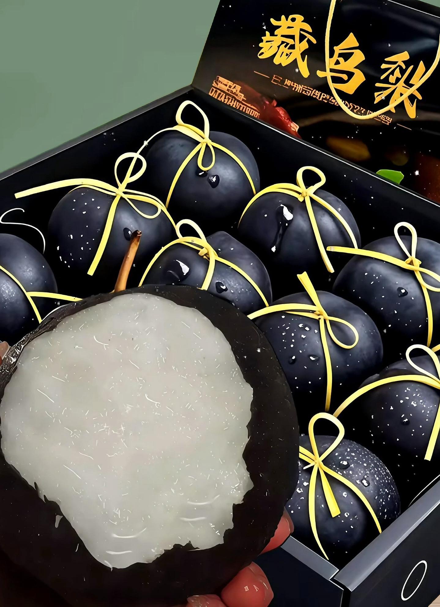 家人们，雪域高原孕育出的“黑珍珠”一藏乌梨，你们可有尝过？盼了整整一年...