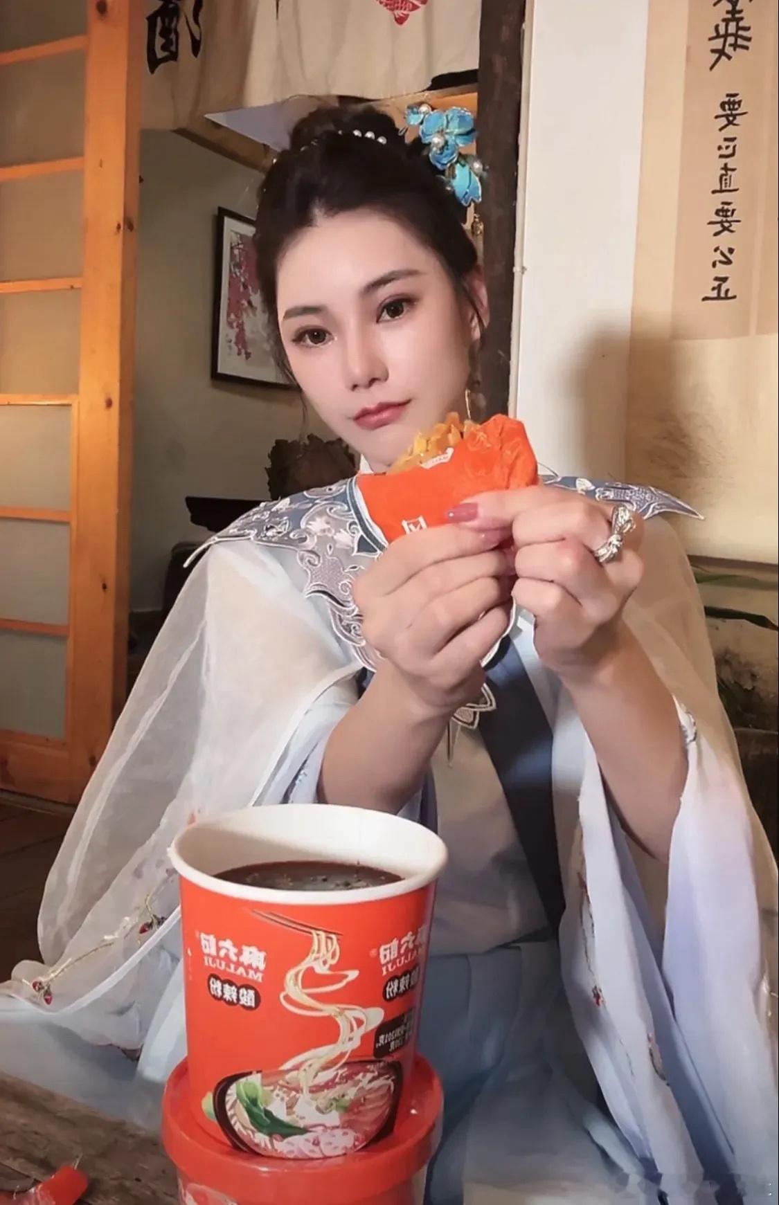 马筱梅的婚戒为什么会戴在中指的？有什么讲究的吗？ ​​​