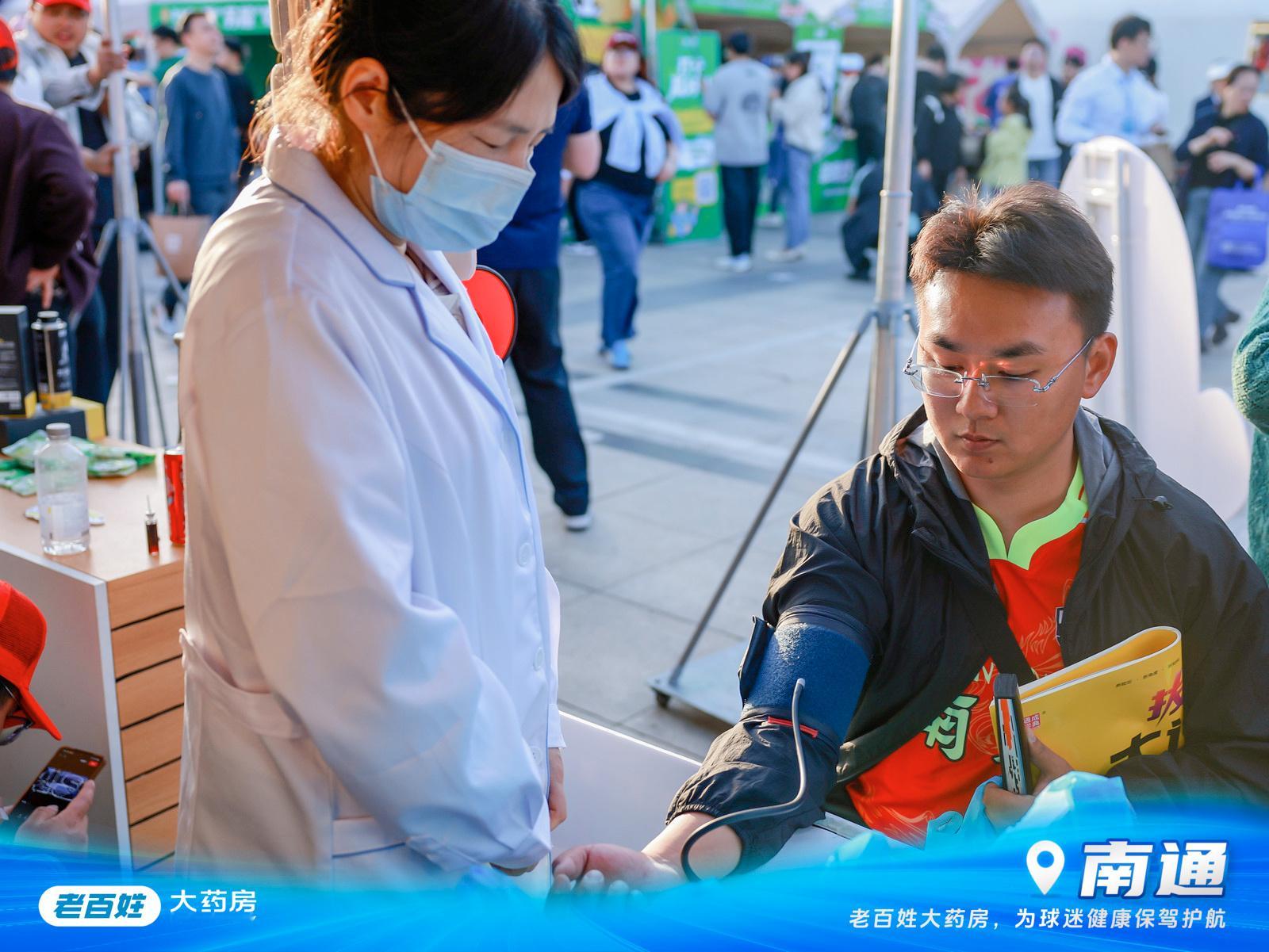 南哥之争还没开球嗓子先喊哑了场上球员满场跑90分钟，场下球迷硬核呐喊90分钟，嗓