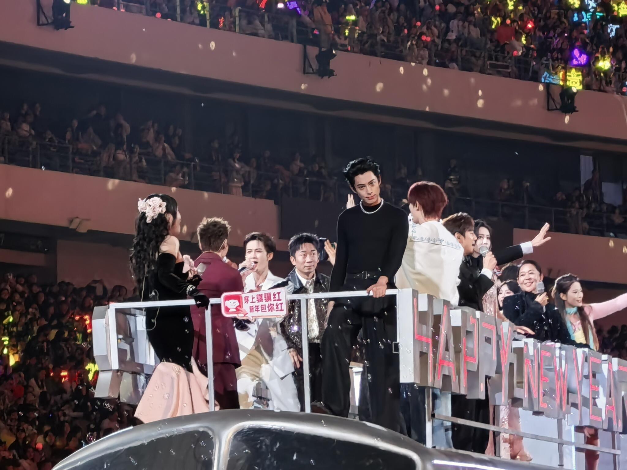 “You are being watched”⌚️（cr📕小新 