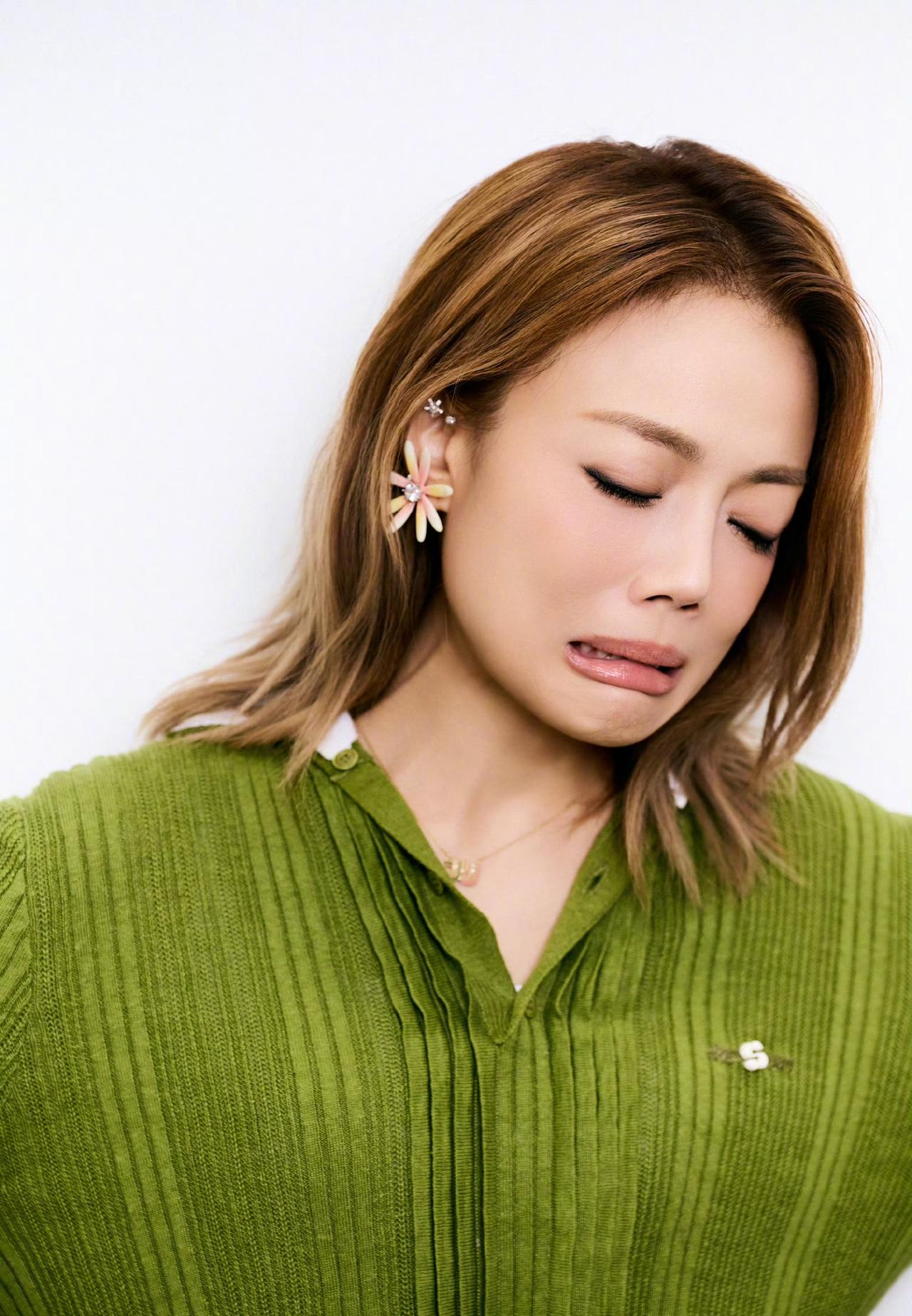 世界杯
容祖儿安排了一波表情包
为世界杯喝彩
或难过，或开心，或可爱
或萌萌的…