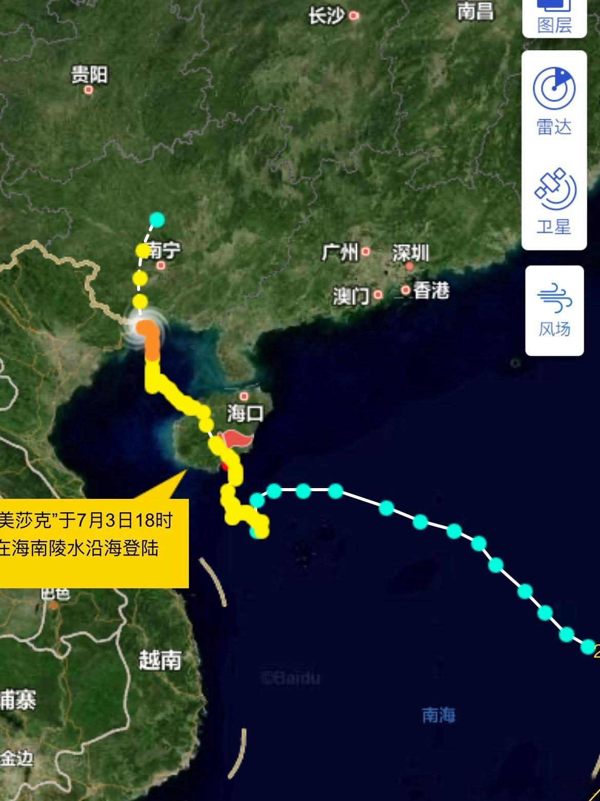 台风台风云，泼墨翻涌，压城欲摧狂风怒吼，城市一片狼藉，行道树跳起探戈雨伞在街上翻