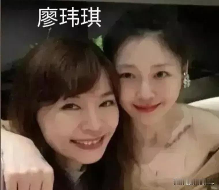 是及时止损？大S经纪人廖伟琪深夜透露实情……

现实版的狗血剧已上演半个月之久
