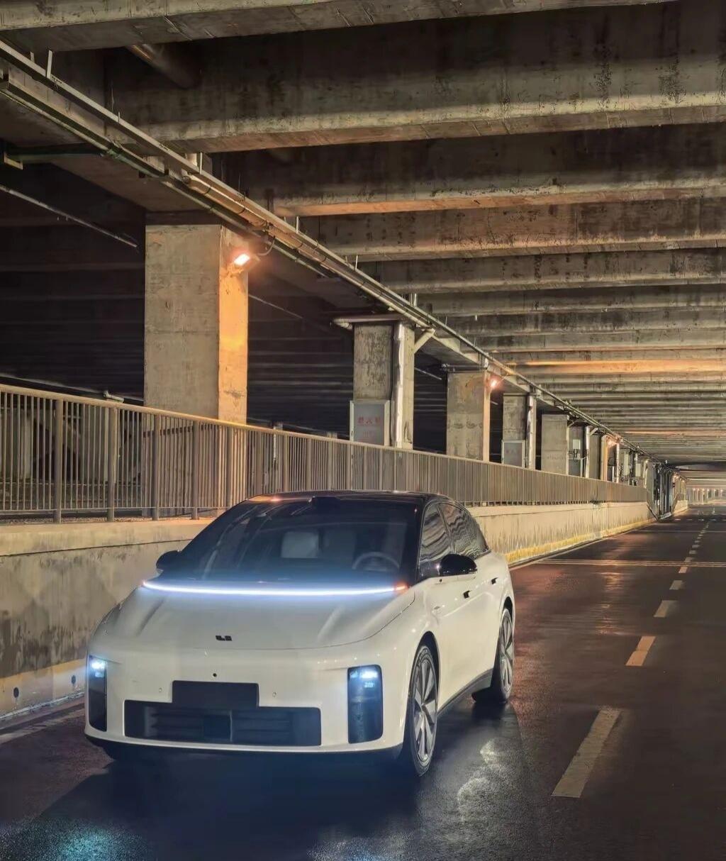 刹车软到哭却月销破万！i6让20万家庭闭眼疯抢当理想i6顶着"磷酸铁锂+后驱"的