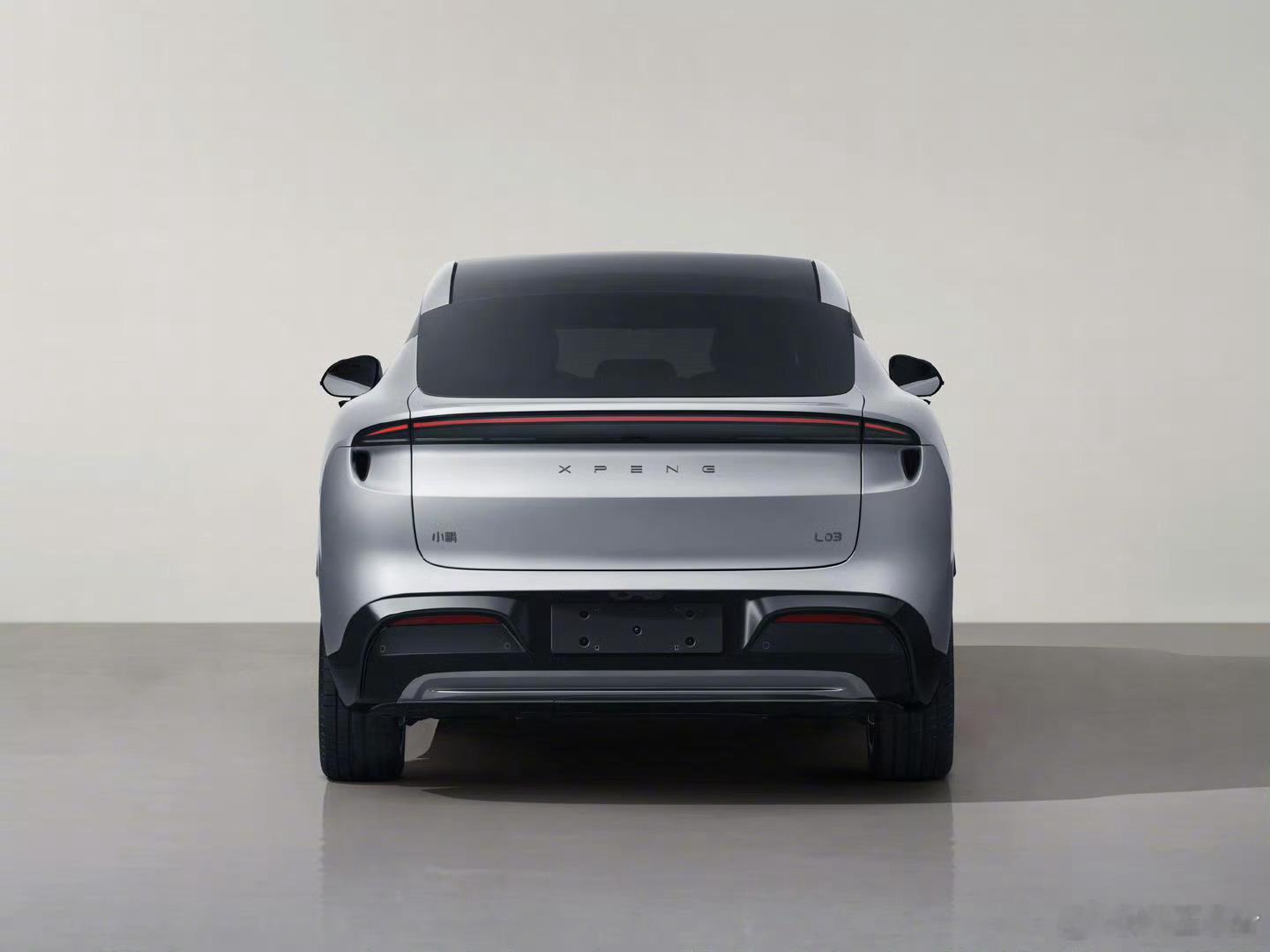 大v聊车 小鹏MONA将推出SUV车型，车尾标L03，定位紧凑型轿跑SUV。其长