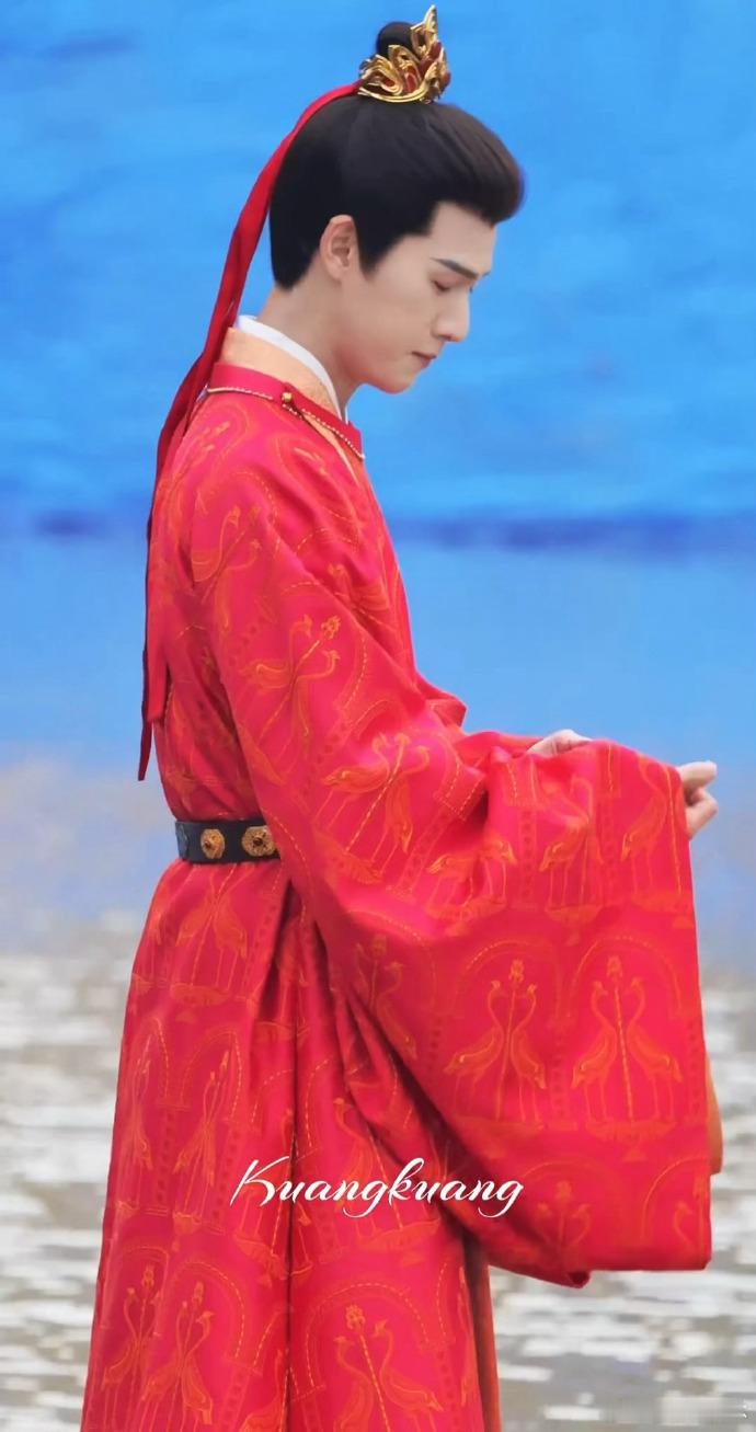 李昀锐尚公主红衣婚服路透李昀锐尚公主言尚婚服路透李昀锐《尚公主》红衣婚服路透，言