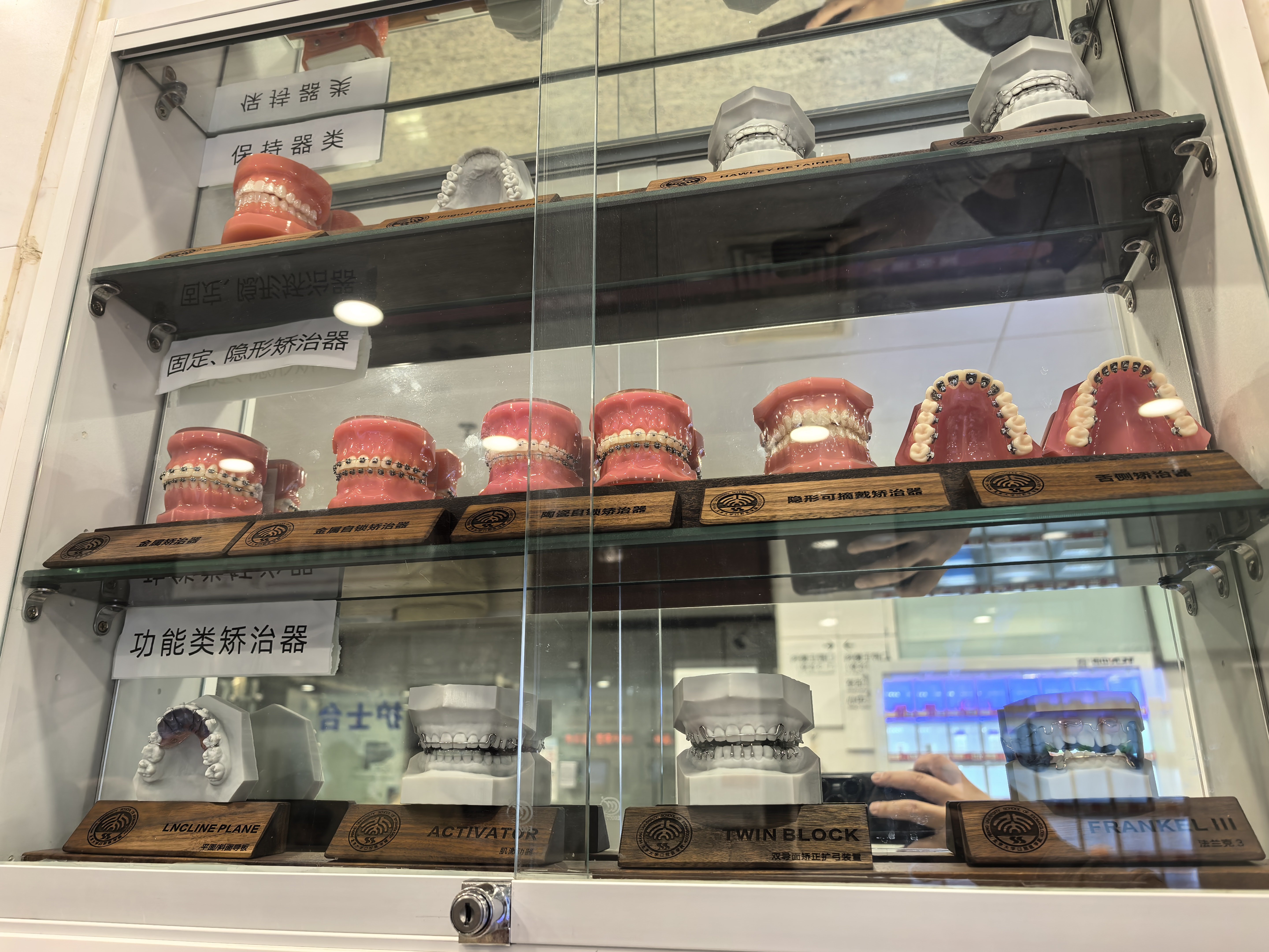 全世界唯一不能讲价的地方，就是医院了。所以，现在有很多国家在尝试，医疗市场化，好